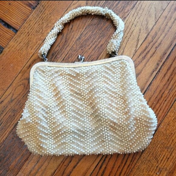 Vintage Handbags - Vintage Beaded Pearl Clasp Closure Handbag